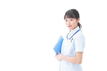 笑顔の若い看護師