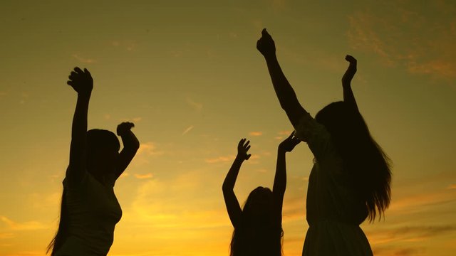 Happy Family Dancing On Beach. Party By Lake, Children Dancing. Happy Girls Dancing On Beach. Slow Motion. Beautiful Girls Having Fun Listening To Music. Teens Girlfriends Holiday Disco.