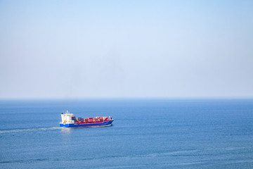 Containerschiff bei Laboe, Ostsee, Deutschland 
