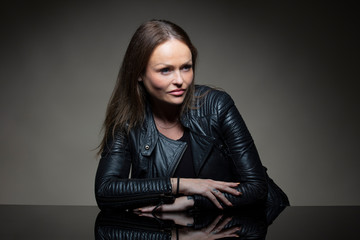 Portrait de femme au bureau 