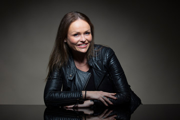 Portrait de femme au bureau 
