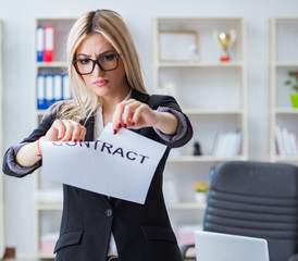 Young businesswoman with message in the office