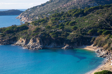 Spiaggia di Cavoli in inverno, veduta aerea. Isola d'Elba, Toscana, Italia