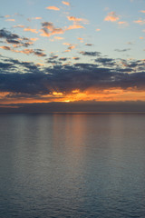 Tramonto visto dall'isola d'Elba sulla Corsica. Punta Nera. Toscana, Italia