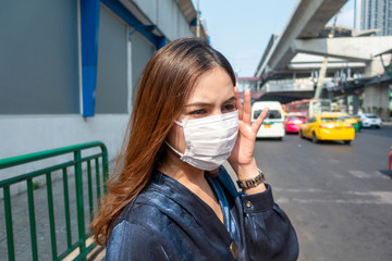 Fototapeta premium Beautiful woman wearing anti dust mask protect air pollution and pm 2.5 on street city