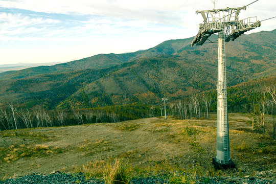 Lifting mechanisms and support structures of the cableway.