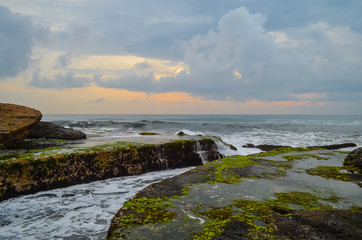 Naklejka premium The seashore near the temple of Tanah Lot