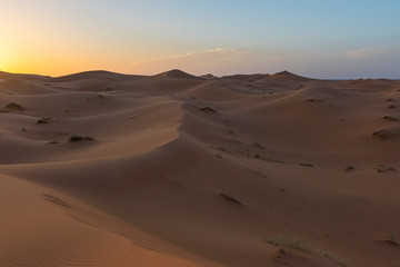 Obraz na płótnie Canvas Maroc. Morocco. Merzouga. Dunes de sable dans le désert du Sahara. Sand dunes in the Sahara Desert.
