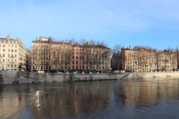 Le quai Saint Antoine au bord de la rivière Saône dans la ville de Lyon - Ville de Lyon - Département du Rhône - France