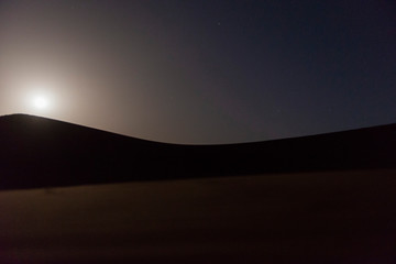 Maroc. Morocco. Merzouga. Dunes de sable dans le d&eacute;sert du Sahara. Sand dunes in the Sahara Desert.