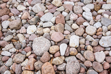Steine am Strand an der Küste