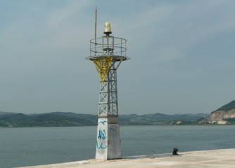 faro maritimo de entrada en puerto