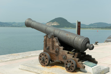 cañón español restaurado del siglo XVI