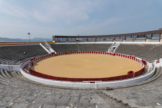 detalles del foso de una plaza de toros espa&ntilde;ola