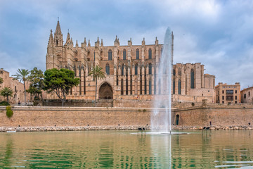 General view of the Cathedral of Palma de Mallorca in winter. Balearic Islands (Spain) © Nemesio