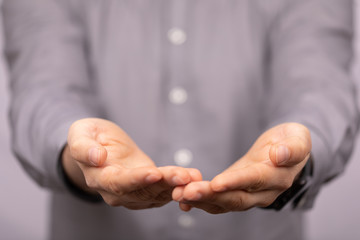 Obraz premium Businessman without head holding something without theme