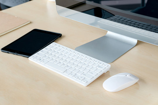 Office desktop and office supplies, Mouse and keyboard.
