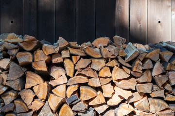 積み重なった薪