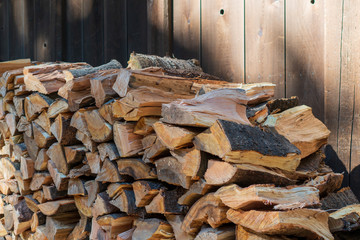 積み重なった薪