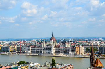 Obraz premium Beautiful image of the Budapest Parliament Building taken from the other side of the Danube River, Hungary