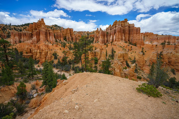 hiking the fairyland loop trail in bryce canyon national park, utah, usa