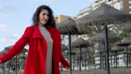 Obraz premium Young woman relaxing on the beach enjoying a nice sunny day