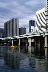 大阪中之島・高層ビルと堂島川の風景