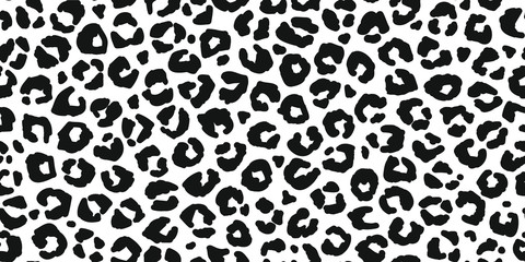Seamless leopard fur pattern. Fashionable wild leopard print background. © prezent