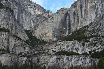 Fototapeta na wymiar Yosemite Falls and surrounding granite rock formations in Yosemite National Park, California in winter.