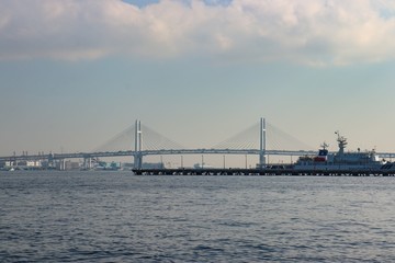 横浜港と横浜ベイブリッジ（神奈川県横浜市）