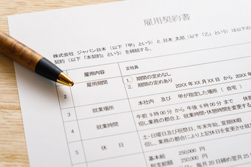 【写真素材】雇用契約書　労働条件　就職　転職　サイン　押印