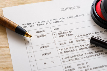 写真素材：雇用契約書 就職 転職 ビジネスシーン サイン 押印 Wall 