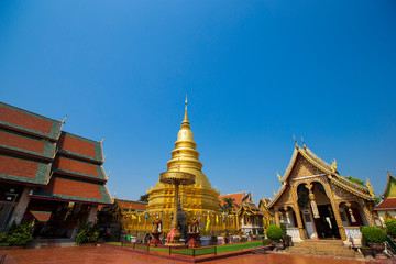 Fototapeta na wymiar Wat Phra That Hariphunchai is a Buddhist temple in Lamphun, Thailand.