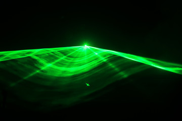 Green laser in black background - obrazy, fototapety, plakaty