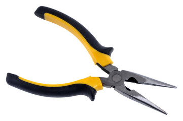 Pince à bec long sur fond blanc