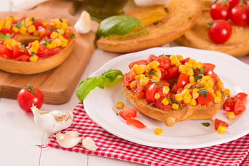 Friselle with tomatoes and mais.