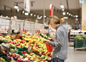 	 Man buying fruits at the market	