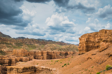 Fototapeta na wymiar view of the canyon against a cloudy, stormy sky