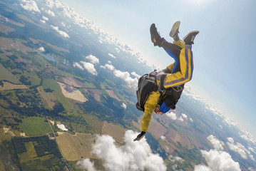 Skydiving tandem in a free fall