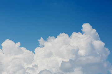 Obraz na płótnie Canvas fluffy white cloud above clear blue sky background