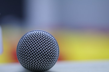 The microphone installed in the auditorium has a beautiful backdrop in the seminar.