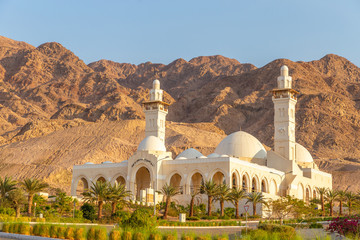Sheikh Zayed mosque. Aqaba city, Jordan - obrazy, fototapety, plakaty