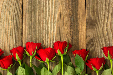Fototapeta na wymiar red roses on wooden background