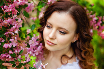 Fototapeta premium cute girl in a cherry blossom garden