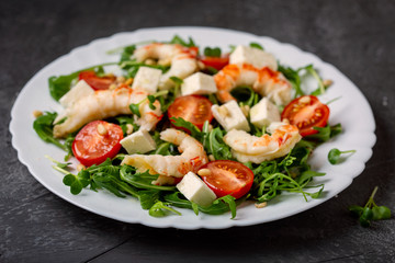 Salad with arugula, shrimp, cheese and fresh tomatoes