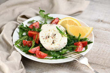 Mozzarella salad with arugula