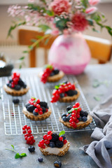 Raw white chocolate cheesecake tart...style rustic