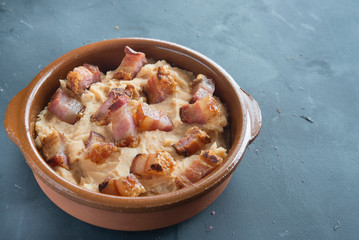 mashed potatoes with slice of bacon