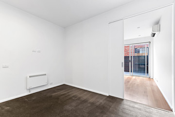 Fototapeta premium Empty and unfurnished brand new apartment