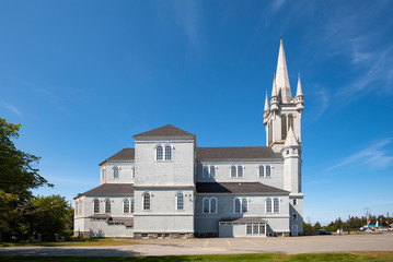 Die Église Sainte-Marie Kirche ist die größte und mit 56m die höchste Holzkirche in Nordamerika, Church Point, Nova Scotia, Kanada